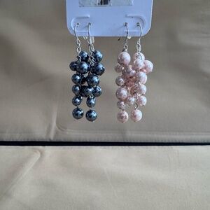 2 pairs of dangle earrings